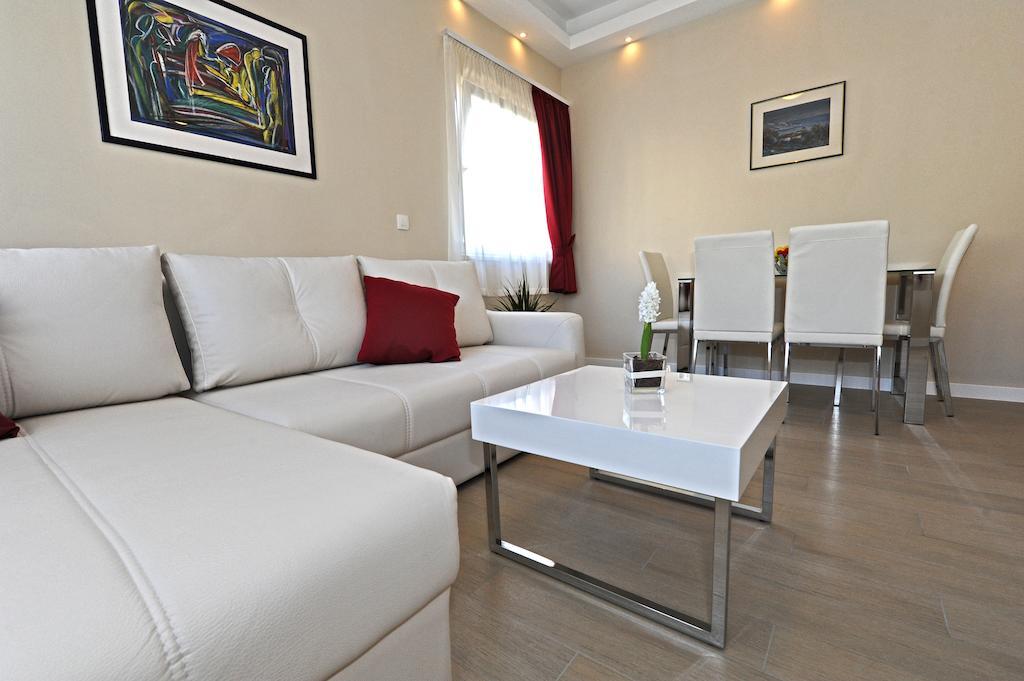 Violet Apartment *