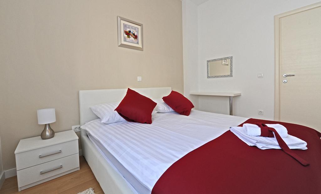 Violet Apartment