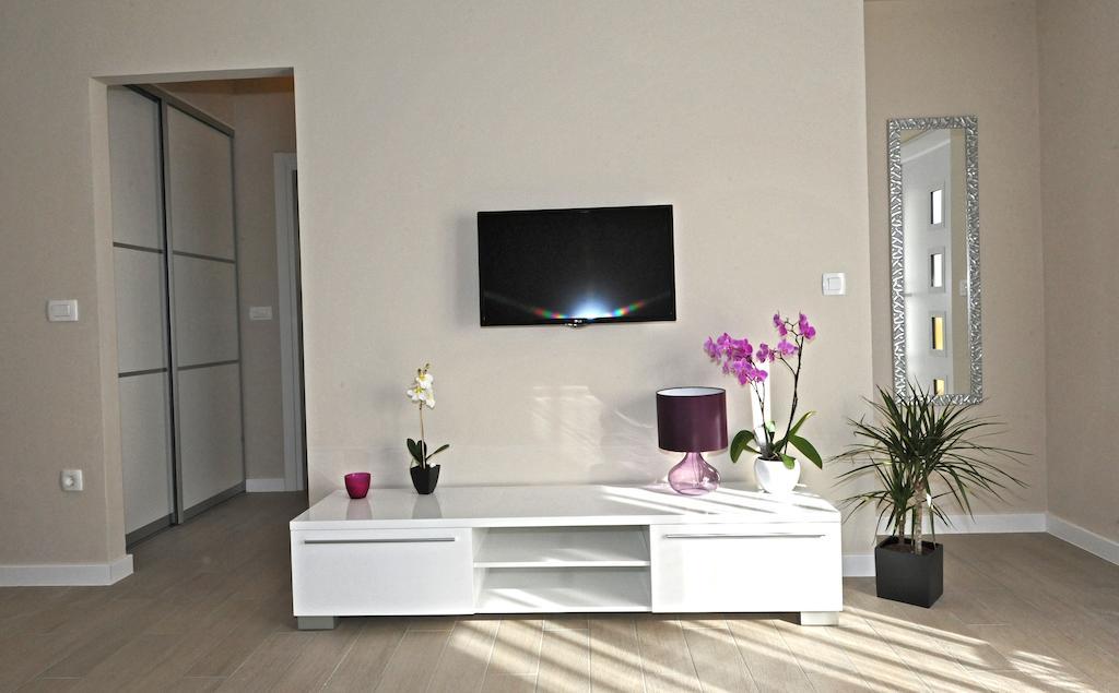 Apartment Violet